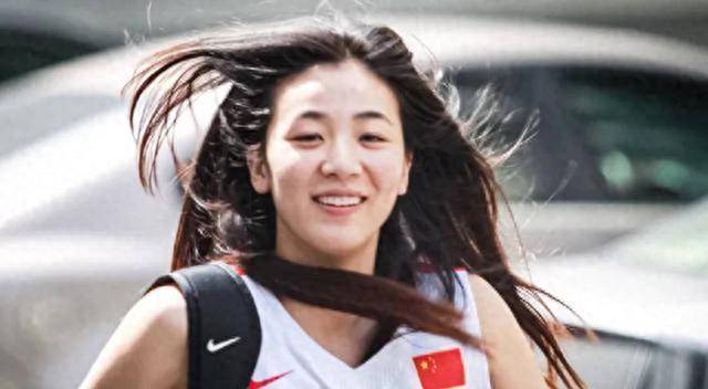 她是中国女篮第一美女，库里曾看直了眼并趁机揩油，如今幸福美满-第3张图片-太平洋在线下载