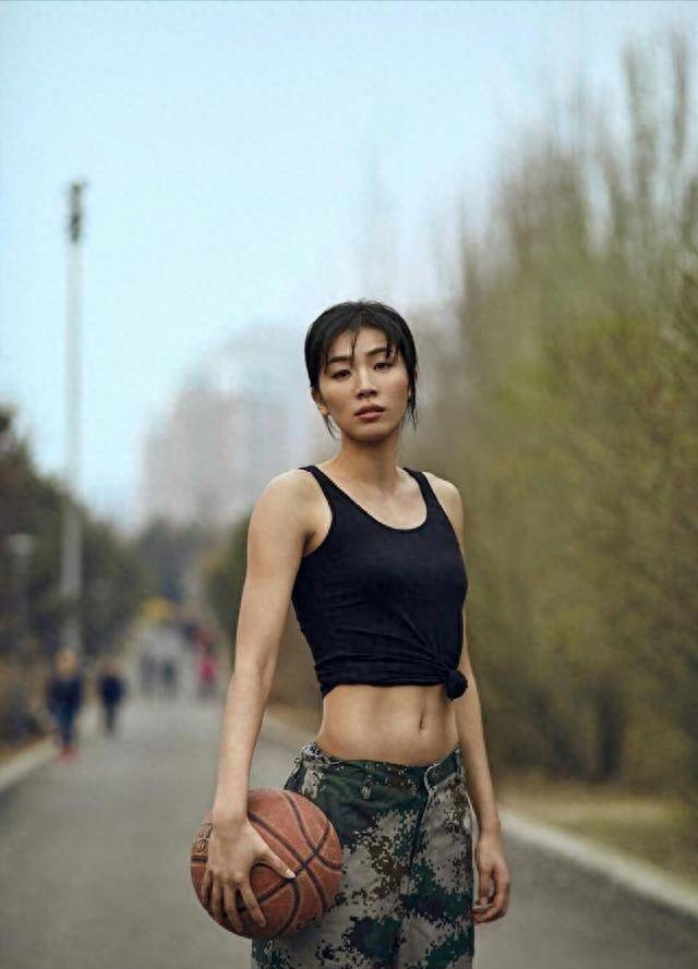 她是中国女篮第一美女，库里曾看直了眼并趁机揩油，如今幸福美满-第10张图片-太平洋在线下载