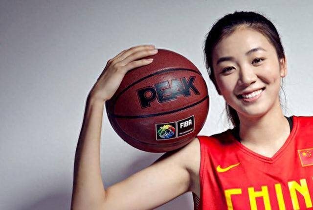 她是中国女篮第一美女，库里曾看直了眼并趁机揩油，如今幸福美满-第13张图片-太平洋在线下载